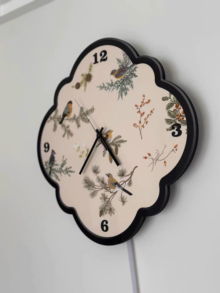 birds_and_leaf_black_and_white_clock