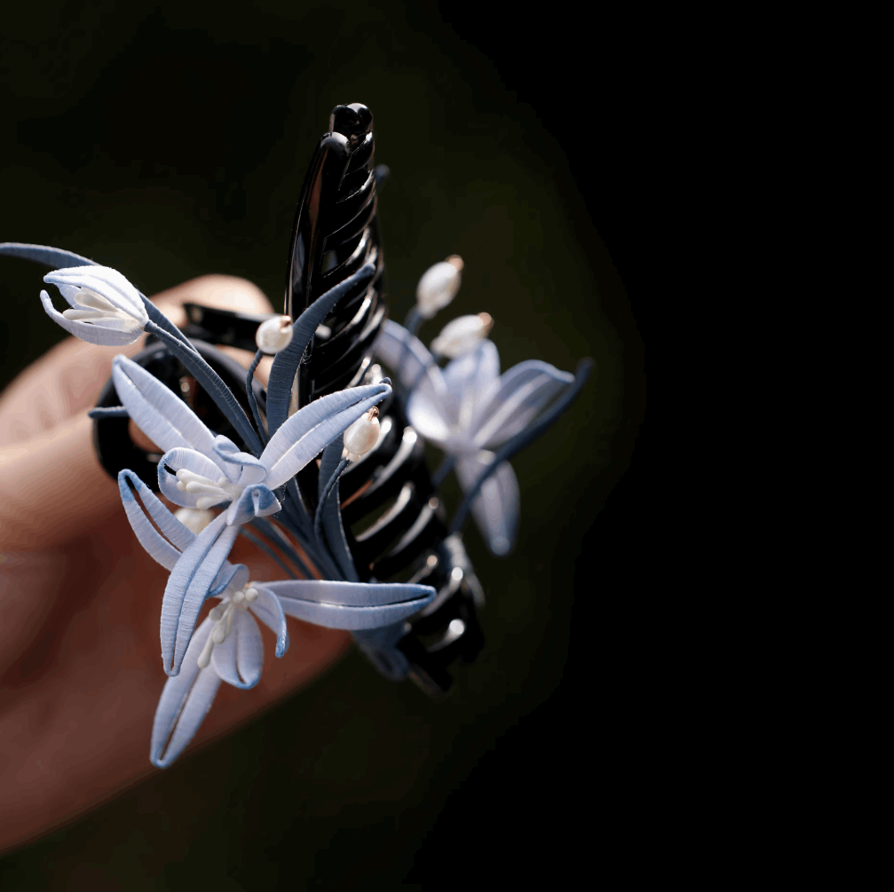 pearl light blue claw clip on hand