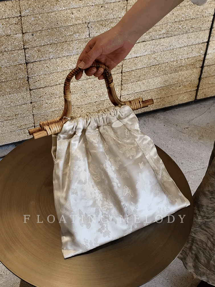 white bag with wood handle chinese style handbag hand touch